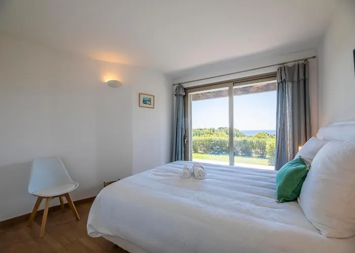 Superbe Vecchio Vue A Pied Вилла Порто-Веккьо